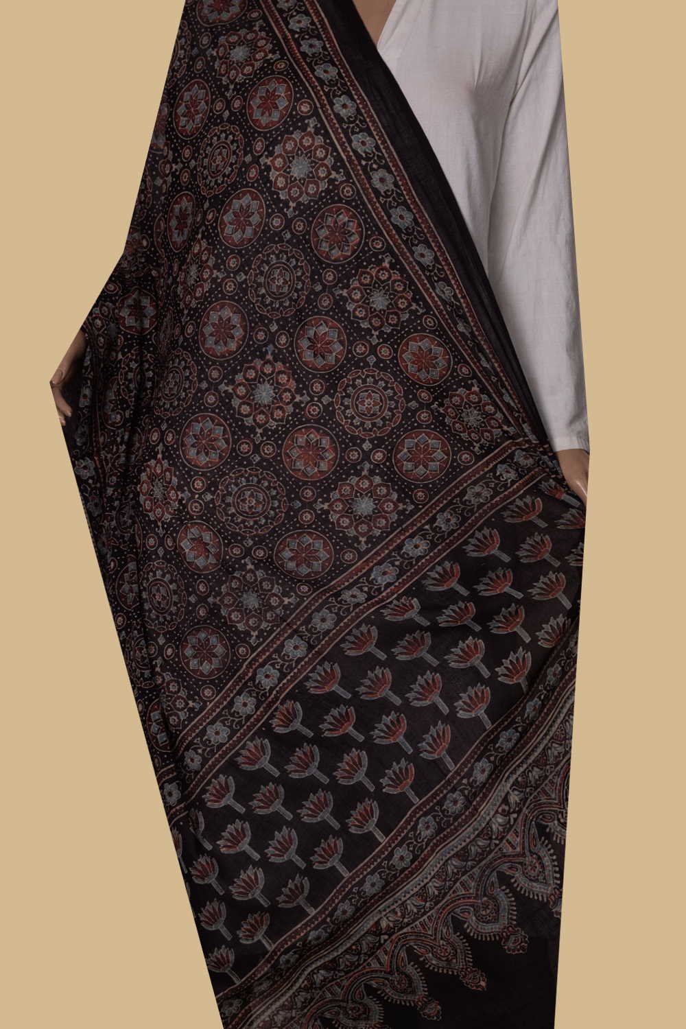 Ajrak Cotton Dupatta - Matkatus 