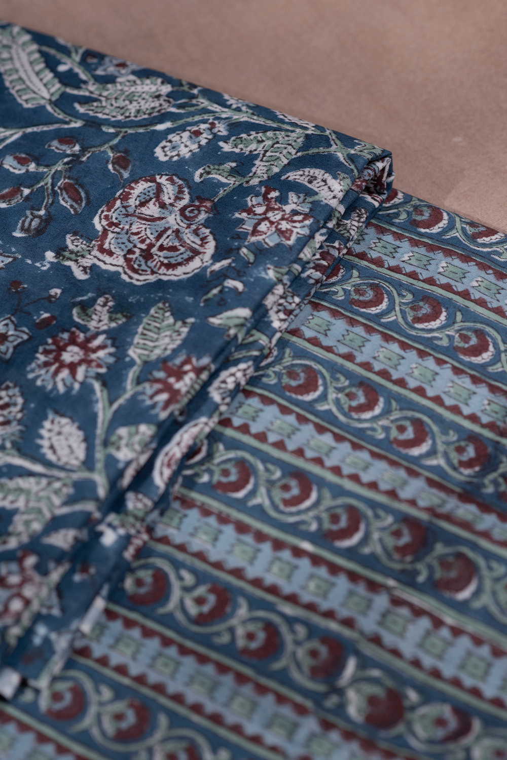 Unstitched Suits - Matkatus