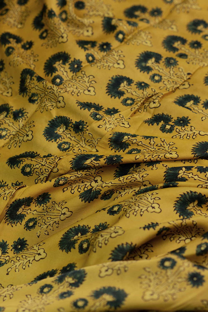 Silk Fabric - Matkatus 