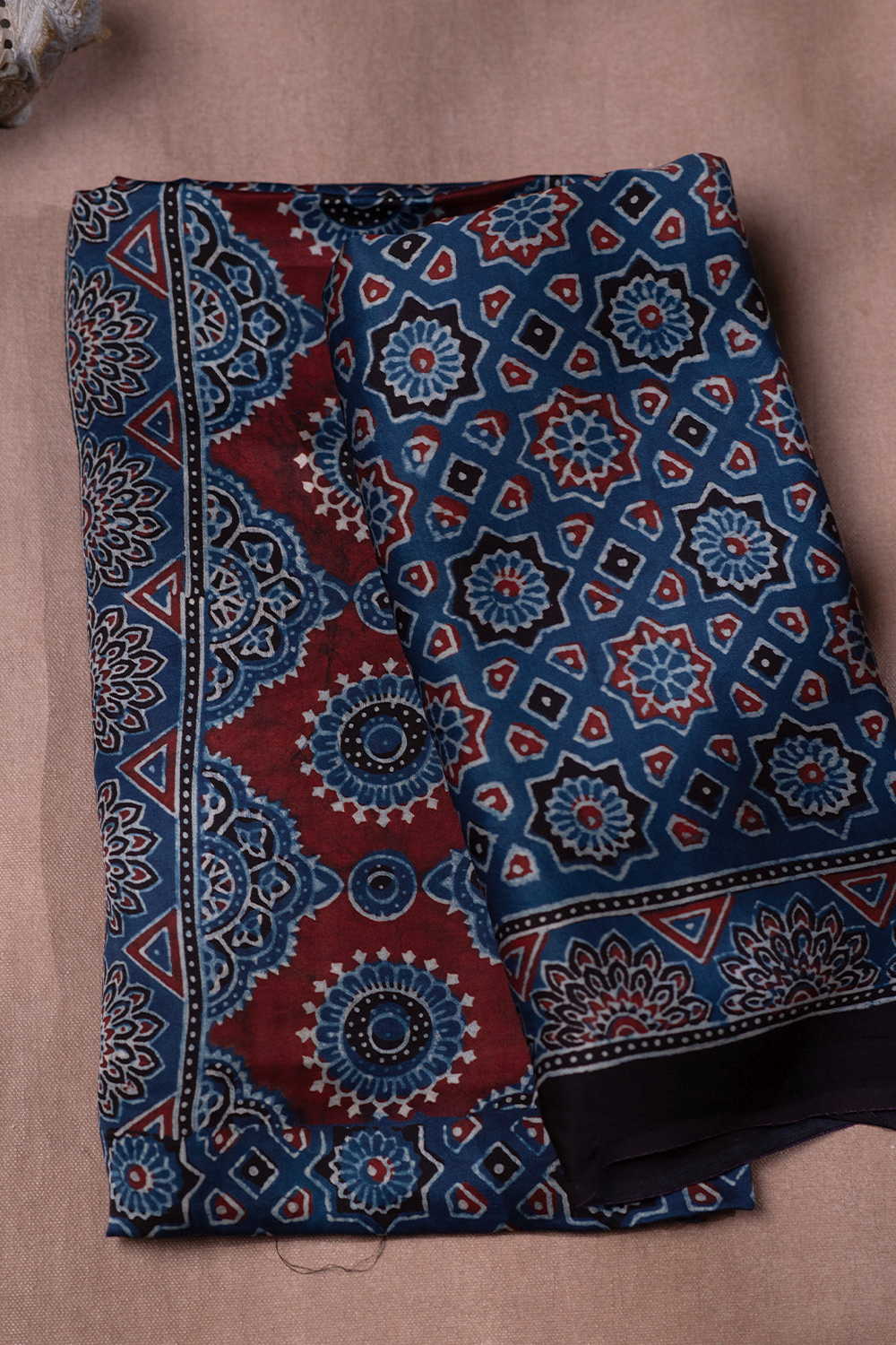 Top & Dupatta - Matkatus