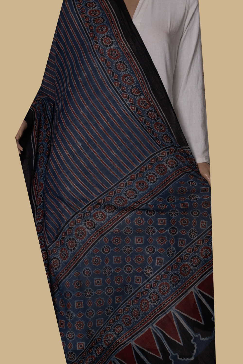 Ajrak Cotton Dupatta - Matkatus 