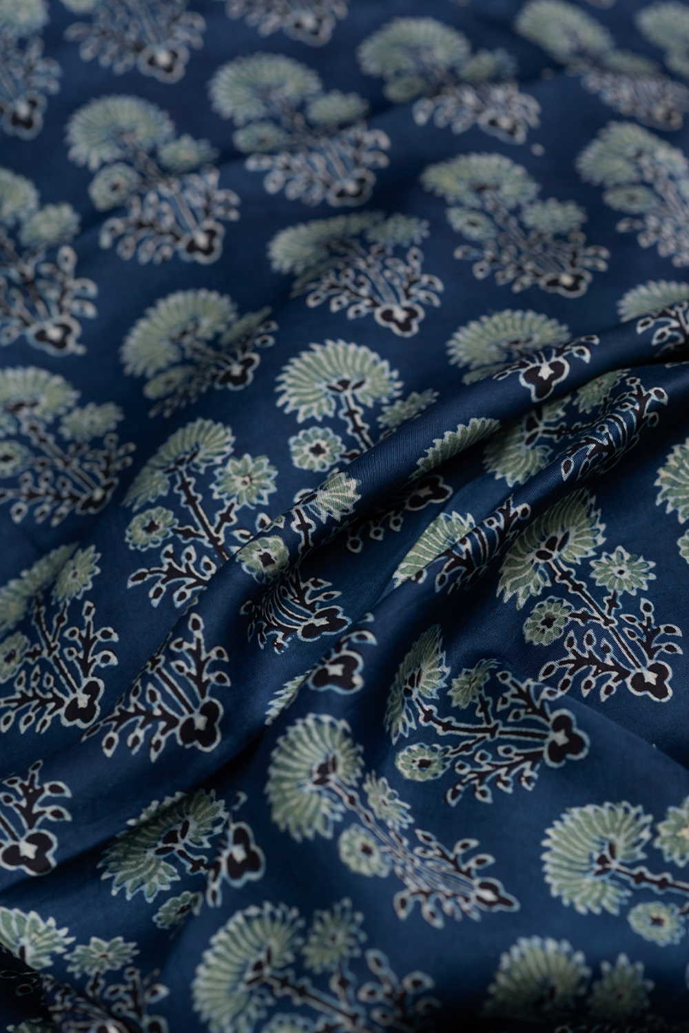 Silk Fabric - Matkatus 