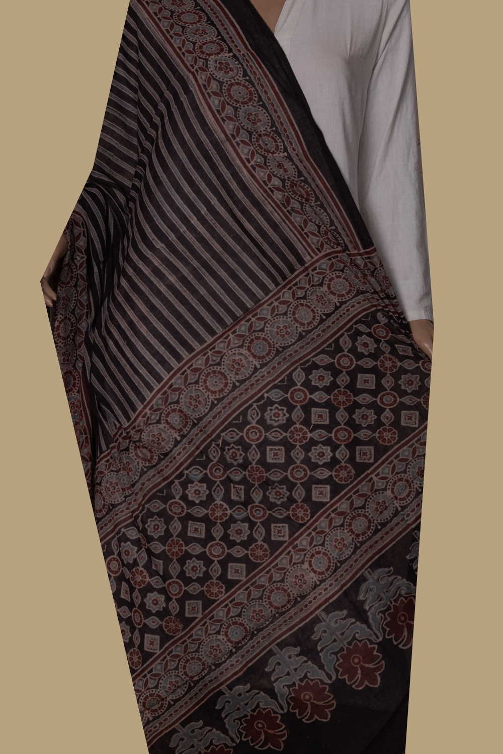 Ajrak Cotton Dupatta - Matkatus 