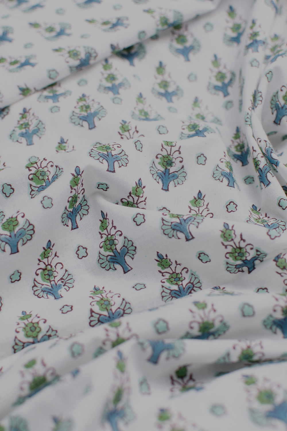 Hand block printed Sanganeri cotton fabric with floral motifs - Matkatus 