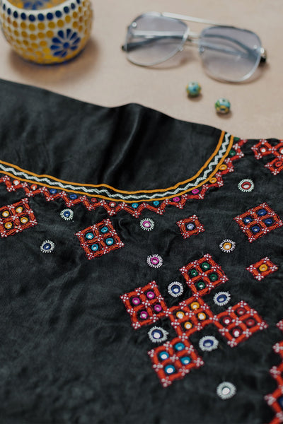 Kutch Embroidered Blouse-Matkatus 