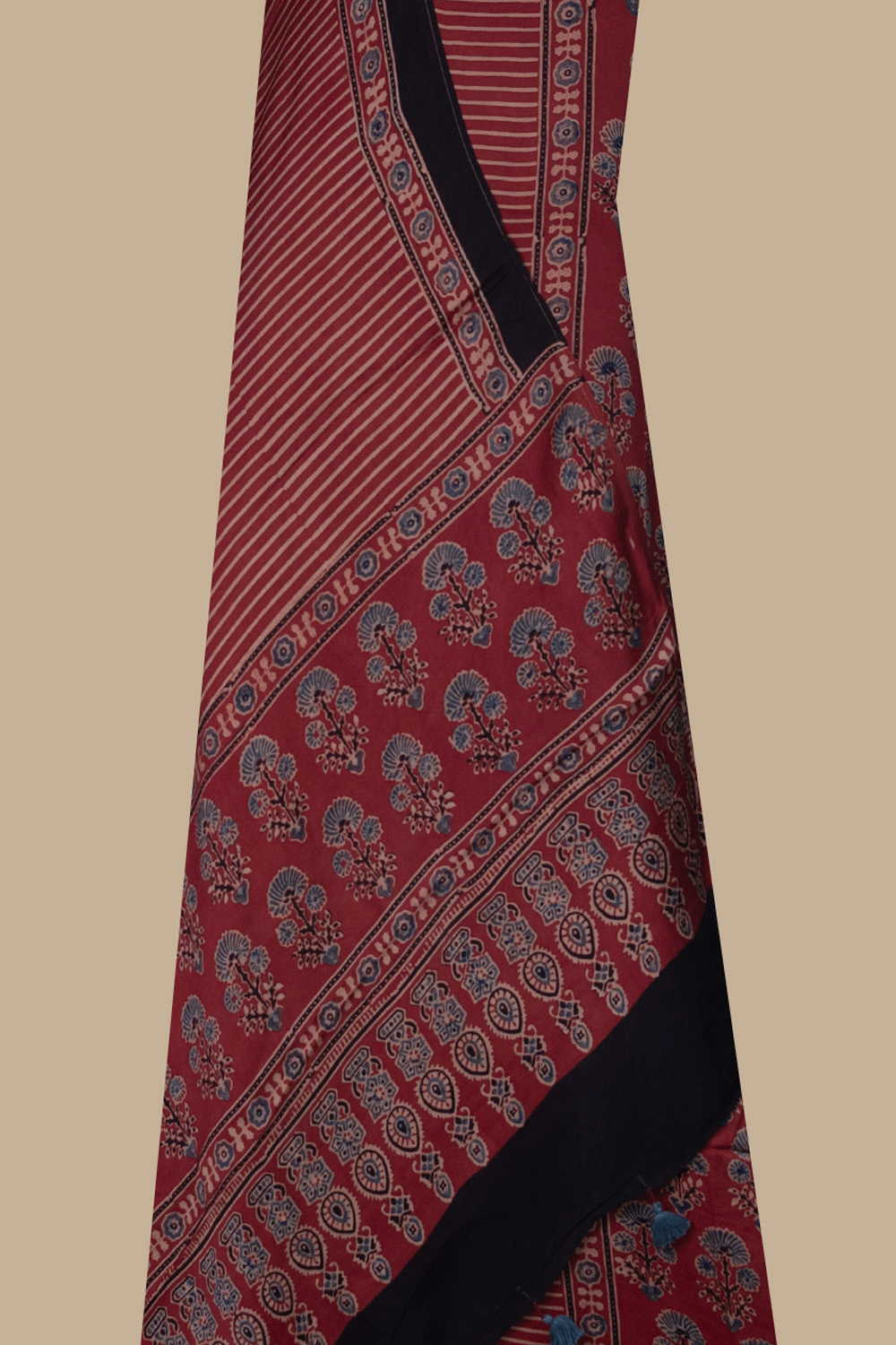 Ajrak Suits - Matkatus