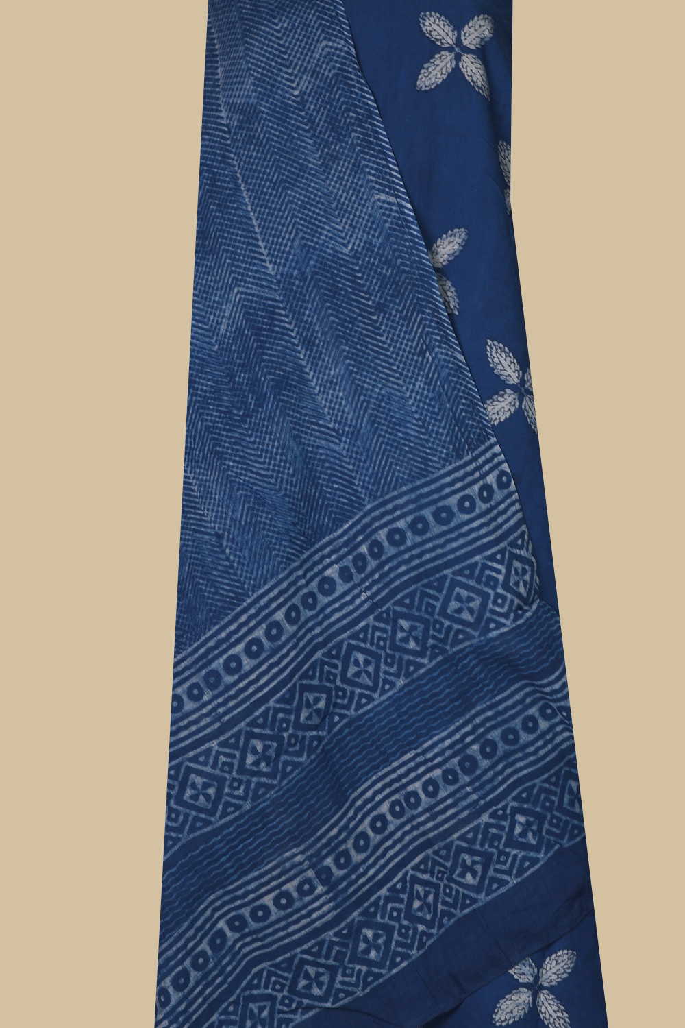 Unstitched Suits - Matkatus
