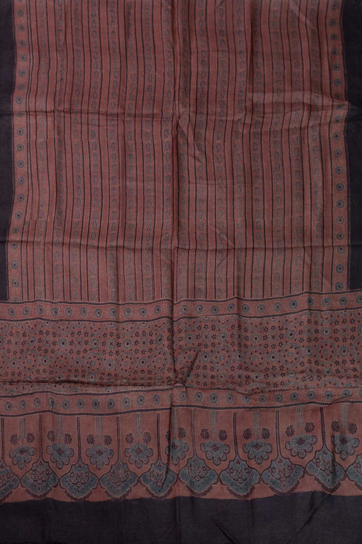 Unstitched Suits - Matkatu 