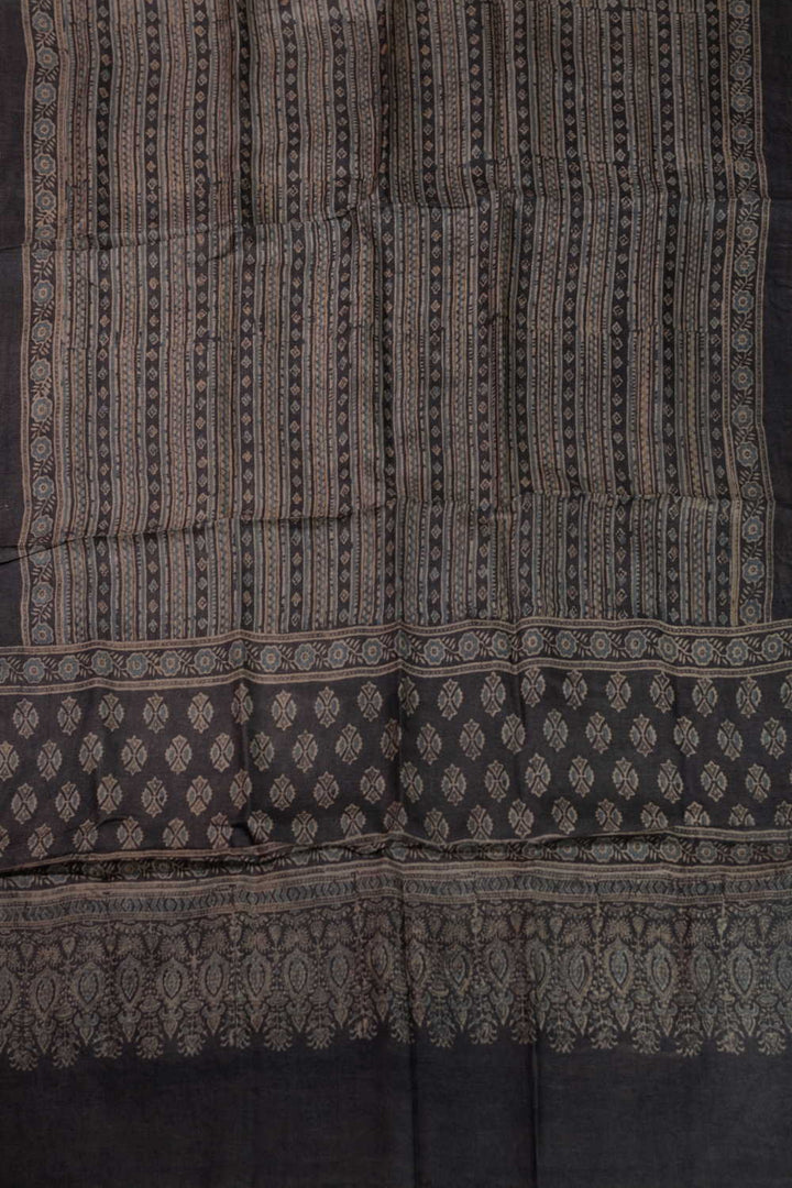 Unstitched Suits - Matkatu 