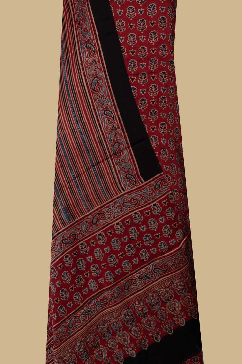 Ajrak Suits - Matkatus