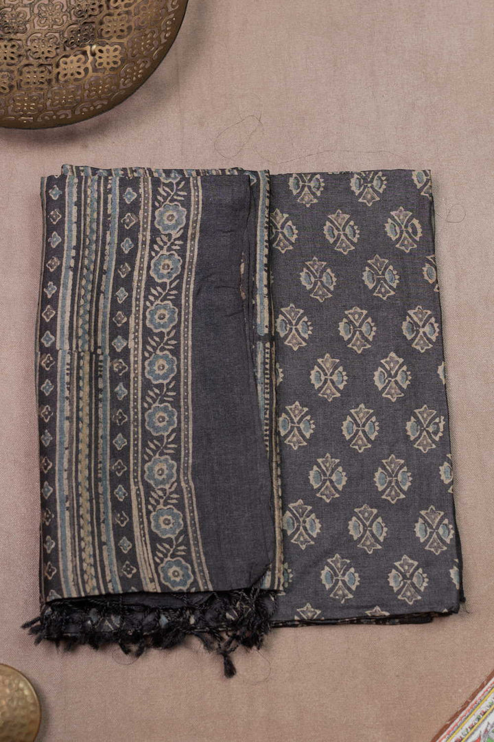 Unstitched Suits - Matkatus 