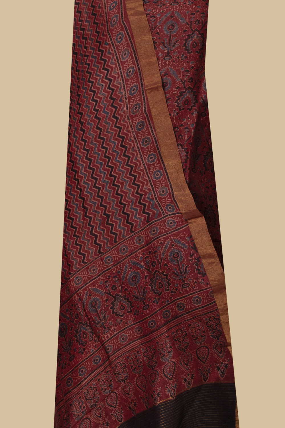 Ajrak Suits - Matkatus