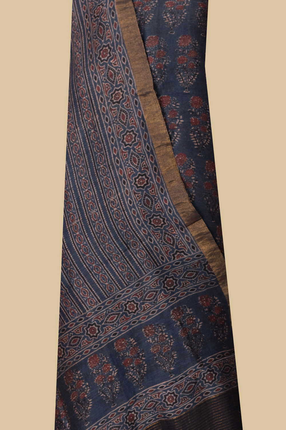 Ajrak Suits - Matkatus