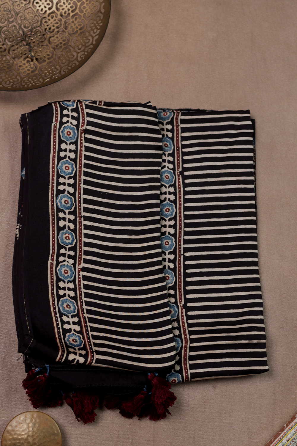 Ajrak Suits - Matkatus