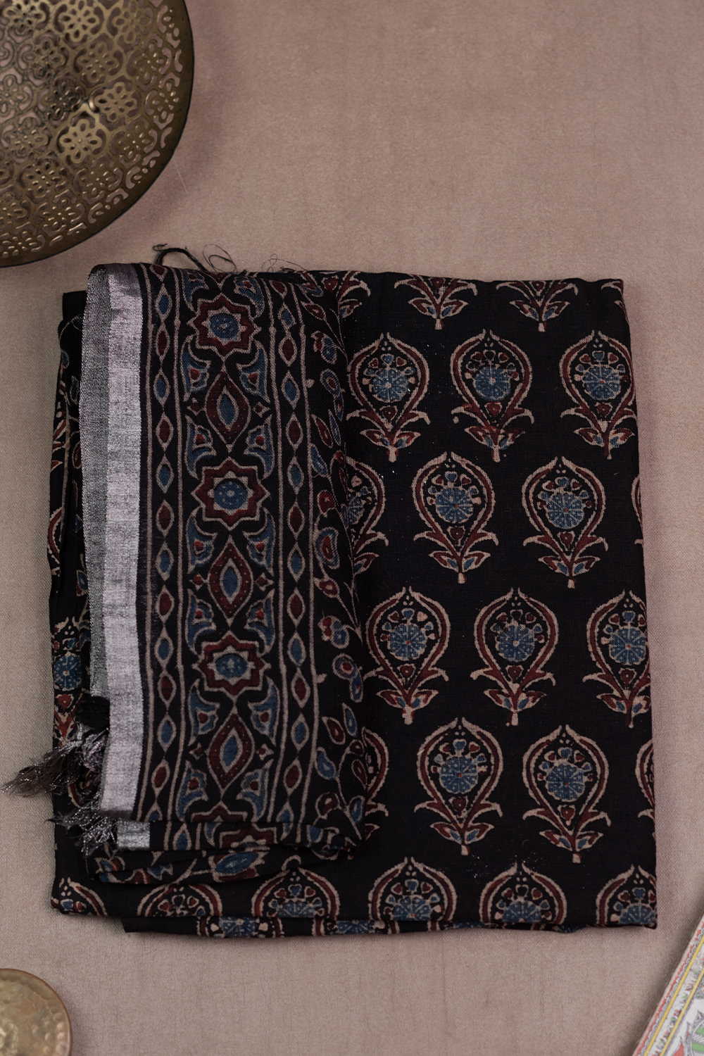 Ajrak Suits - Matkatus
