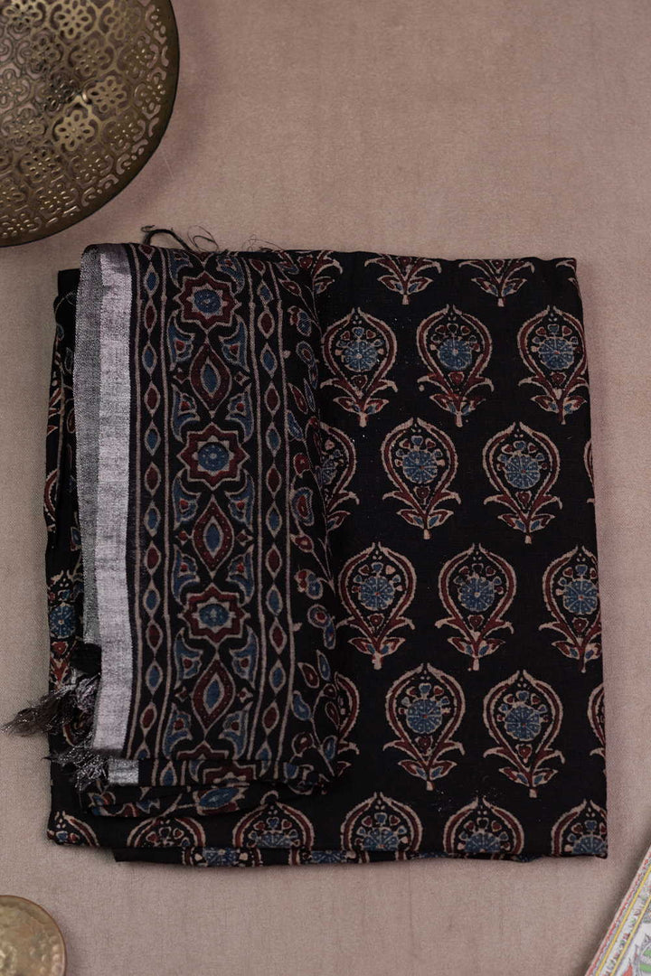Ajrak Suits - Matkatus
