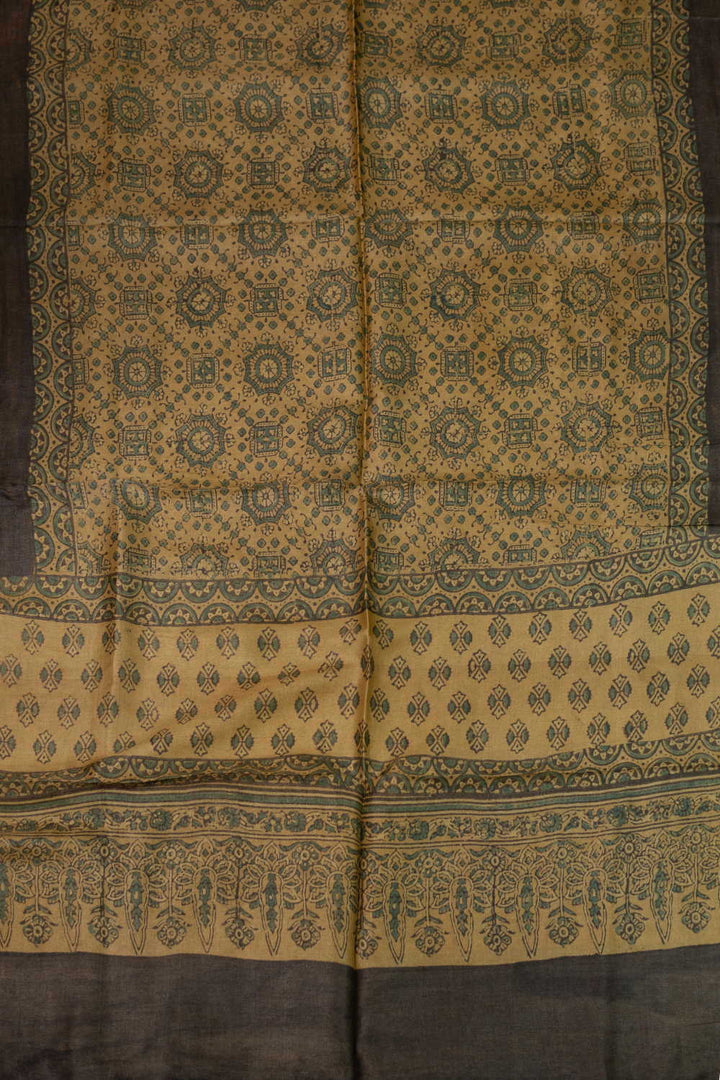 Ajrak Suits - Matkatus