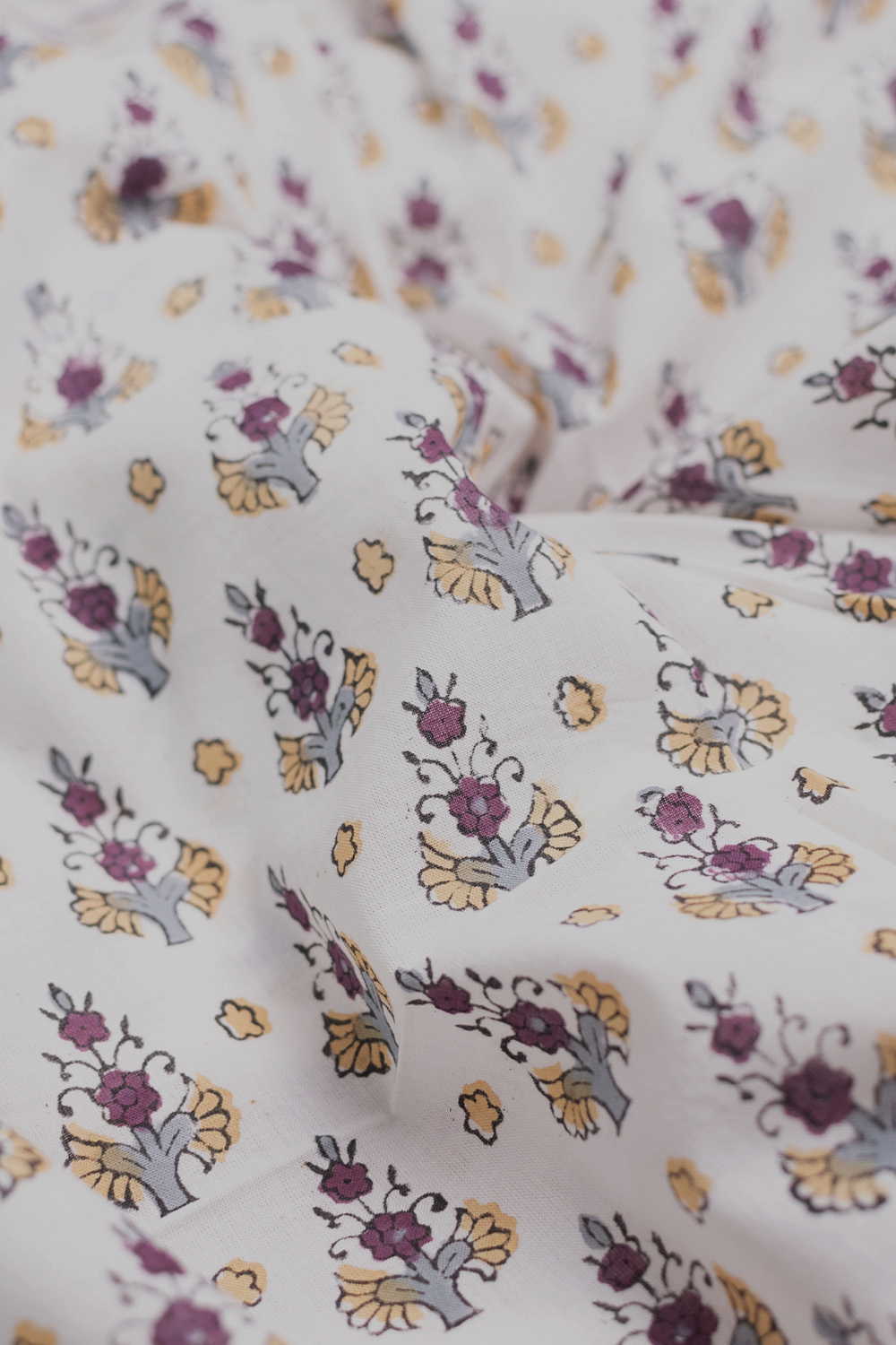 Hand block printed Sanganeri cotton fabric with floral motifs - Matkatus 