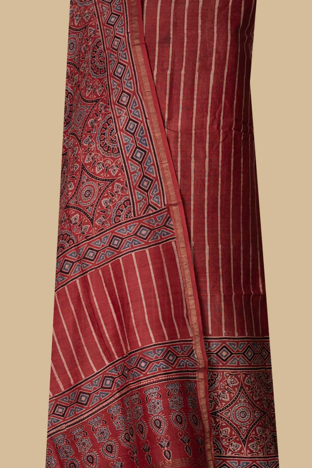 Ajrak Suits - Matkatus 