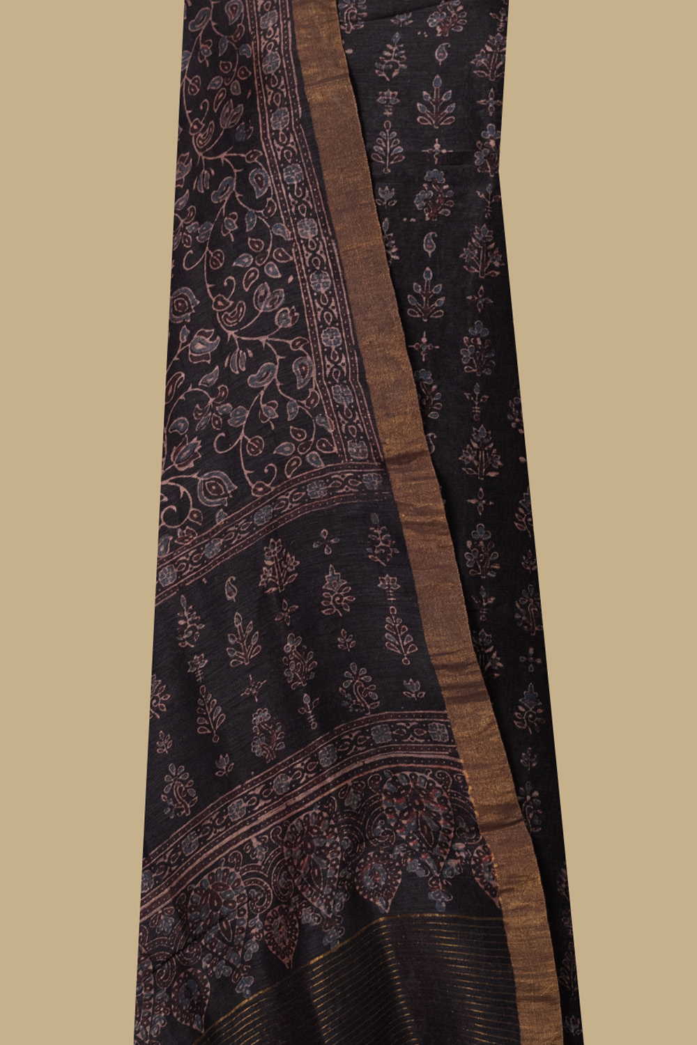 Ajrak Suits - Matkatus
