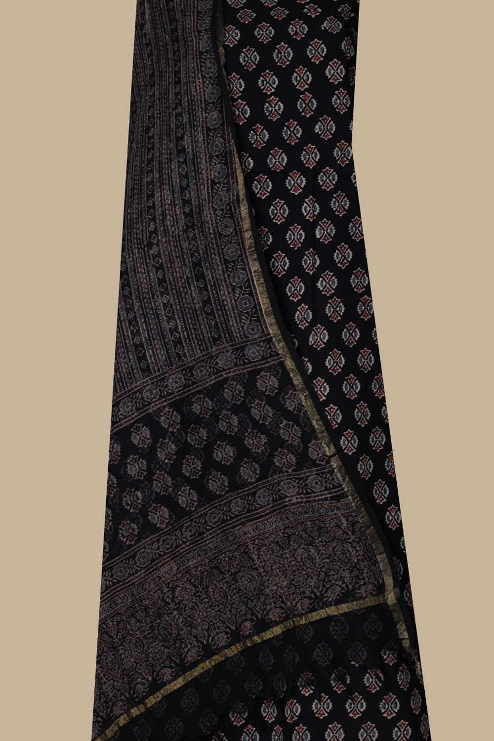 Ajrak Suits-Matkatus 
