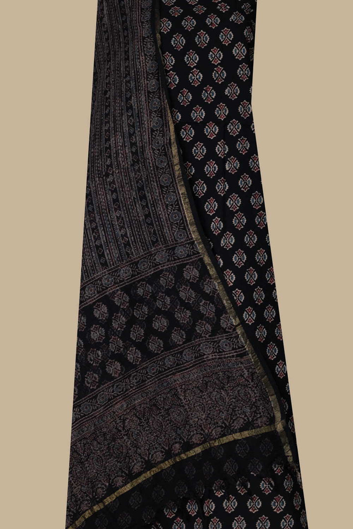 Ajrak Suits-Matkatus 