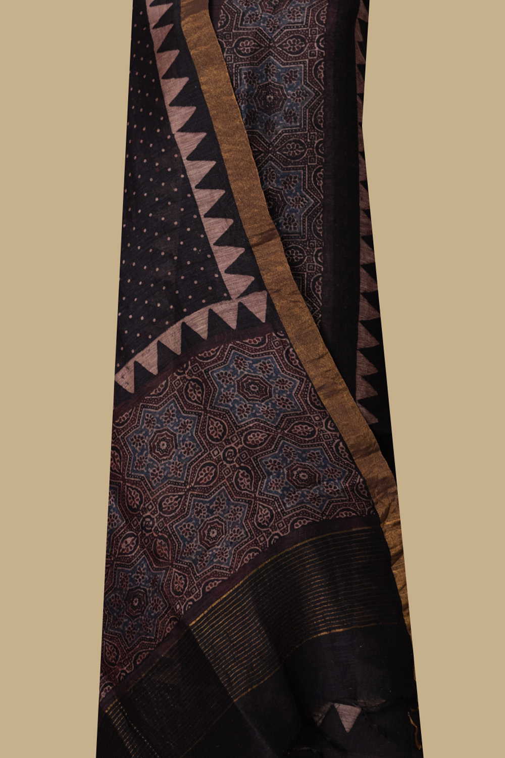 Ajrak Suits - Matkatus