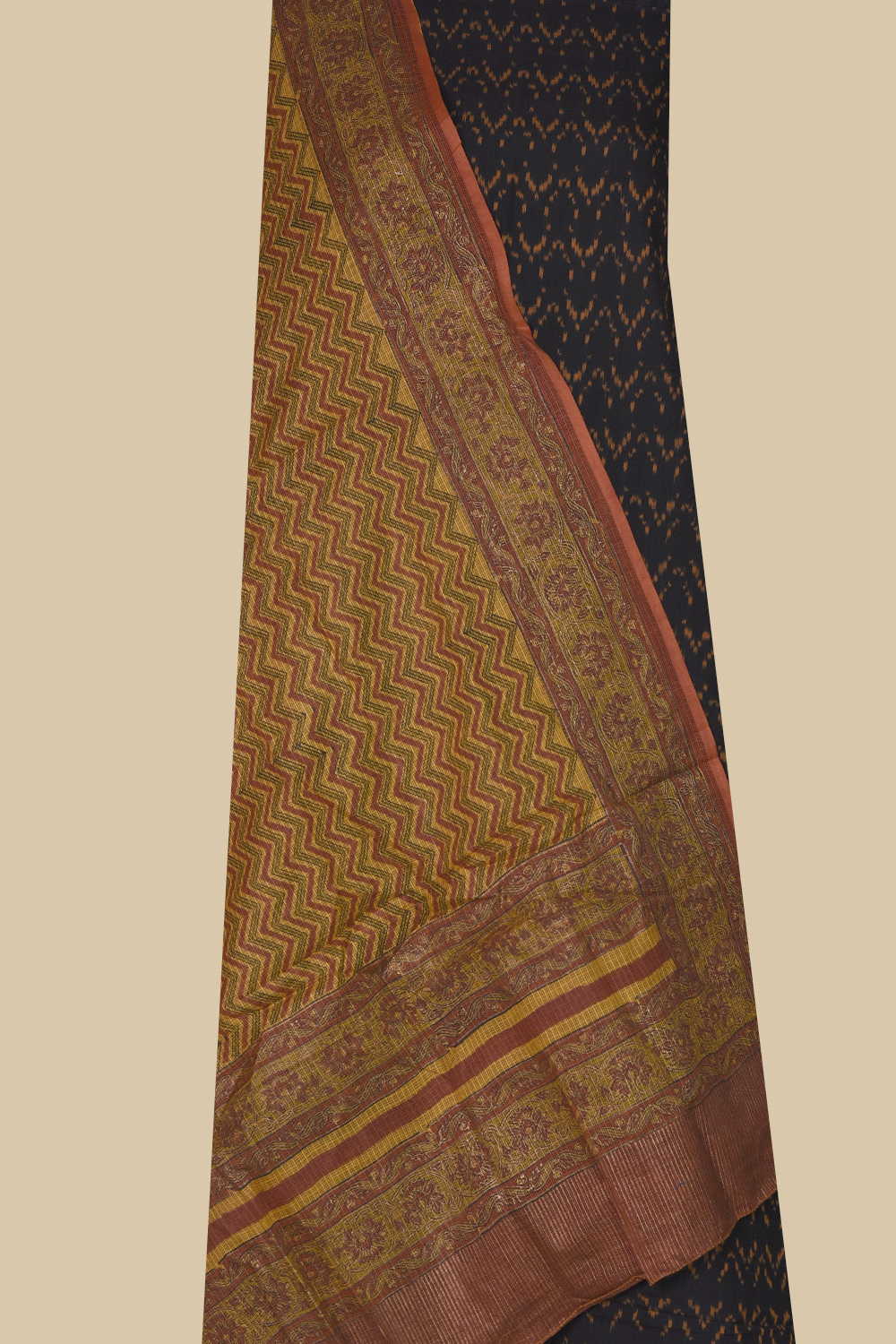 Top & Dupatta - Matkatus