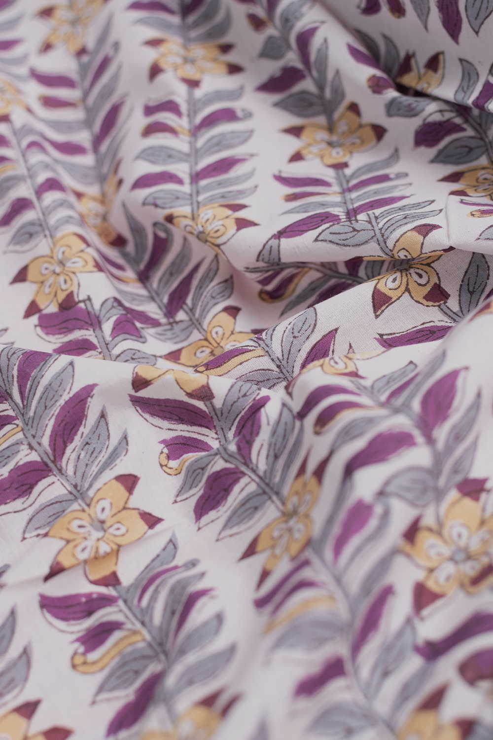 Hand block printed Sanganeri cotton fabric with floral motifs - Matkatus 