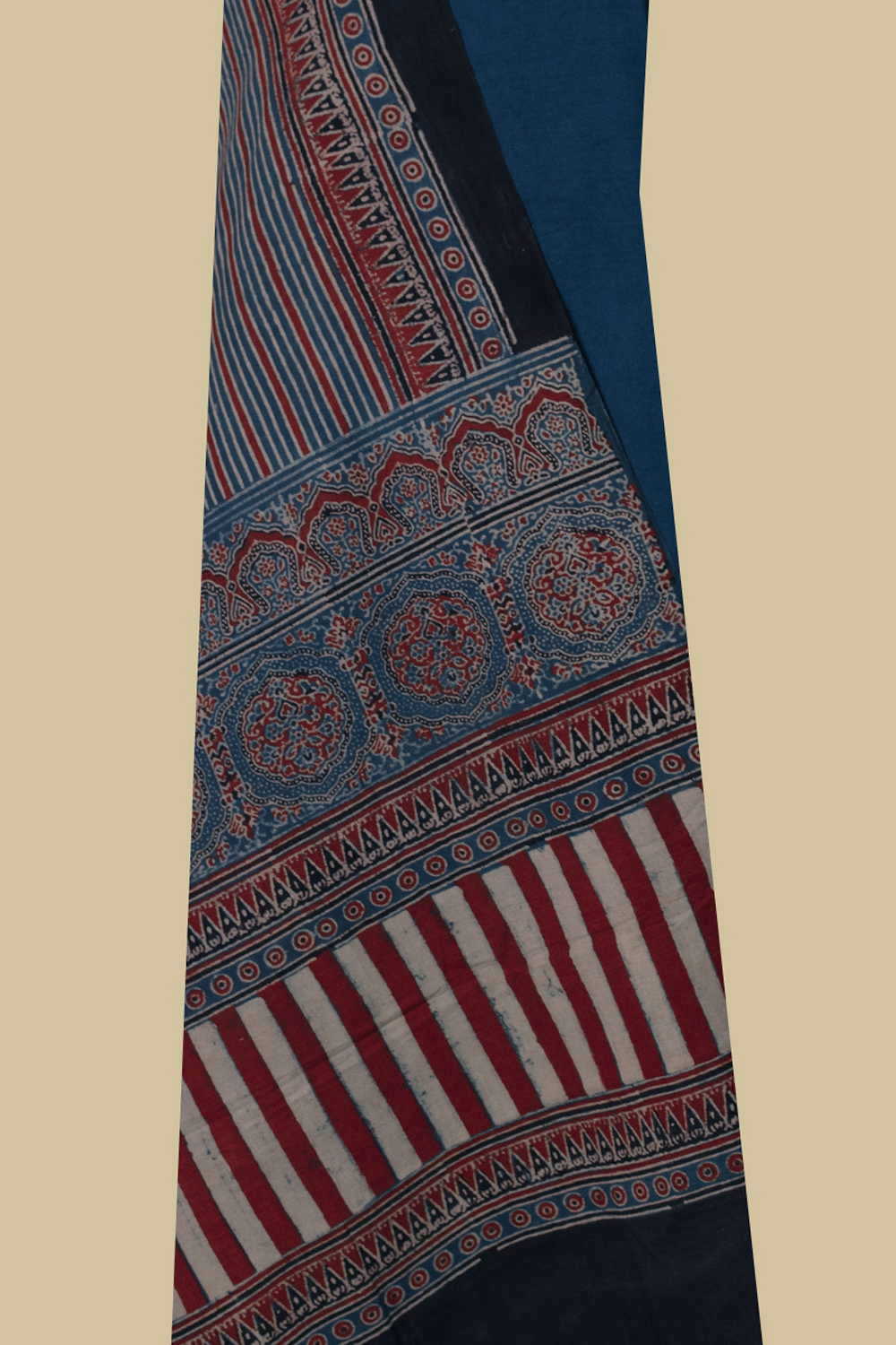 Ajrak Suits - Matkatus