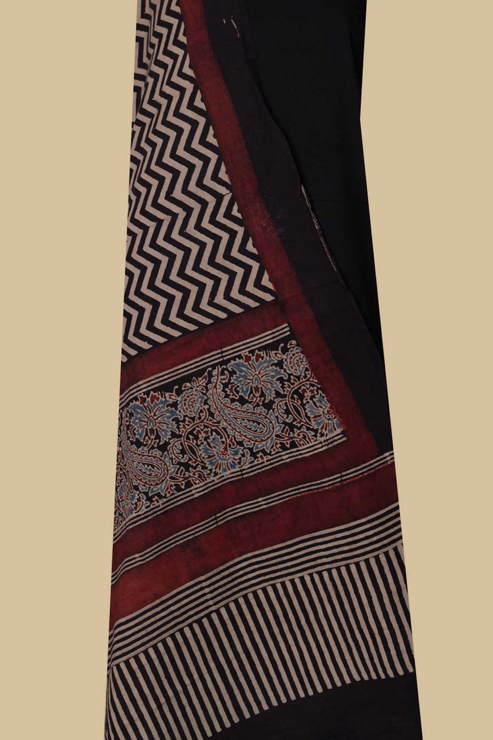 Ajrak Suits - Matkatus