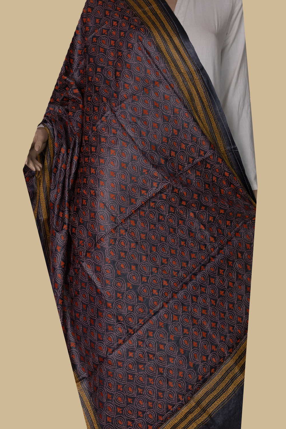 Kantha Silk Dupatta - Matkatus 