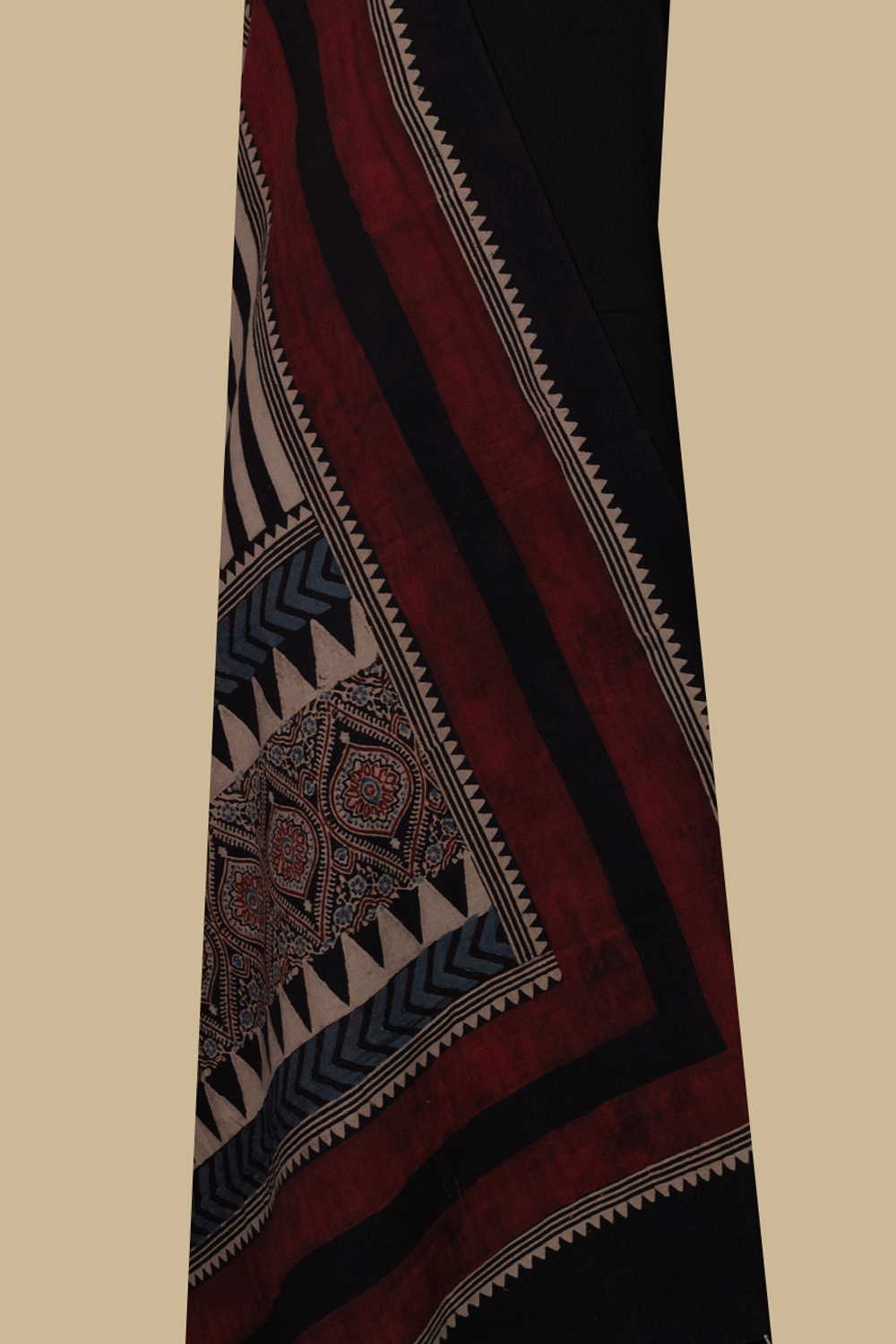 Ajrak Suits - Matkatus