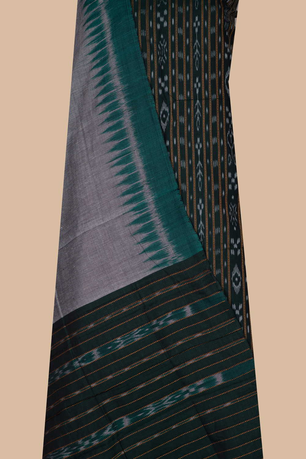 Ikat Suits - Matkatus 