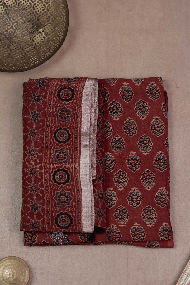 Ajrak Suits - Matkatus