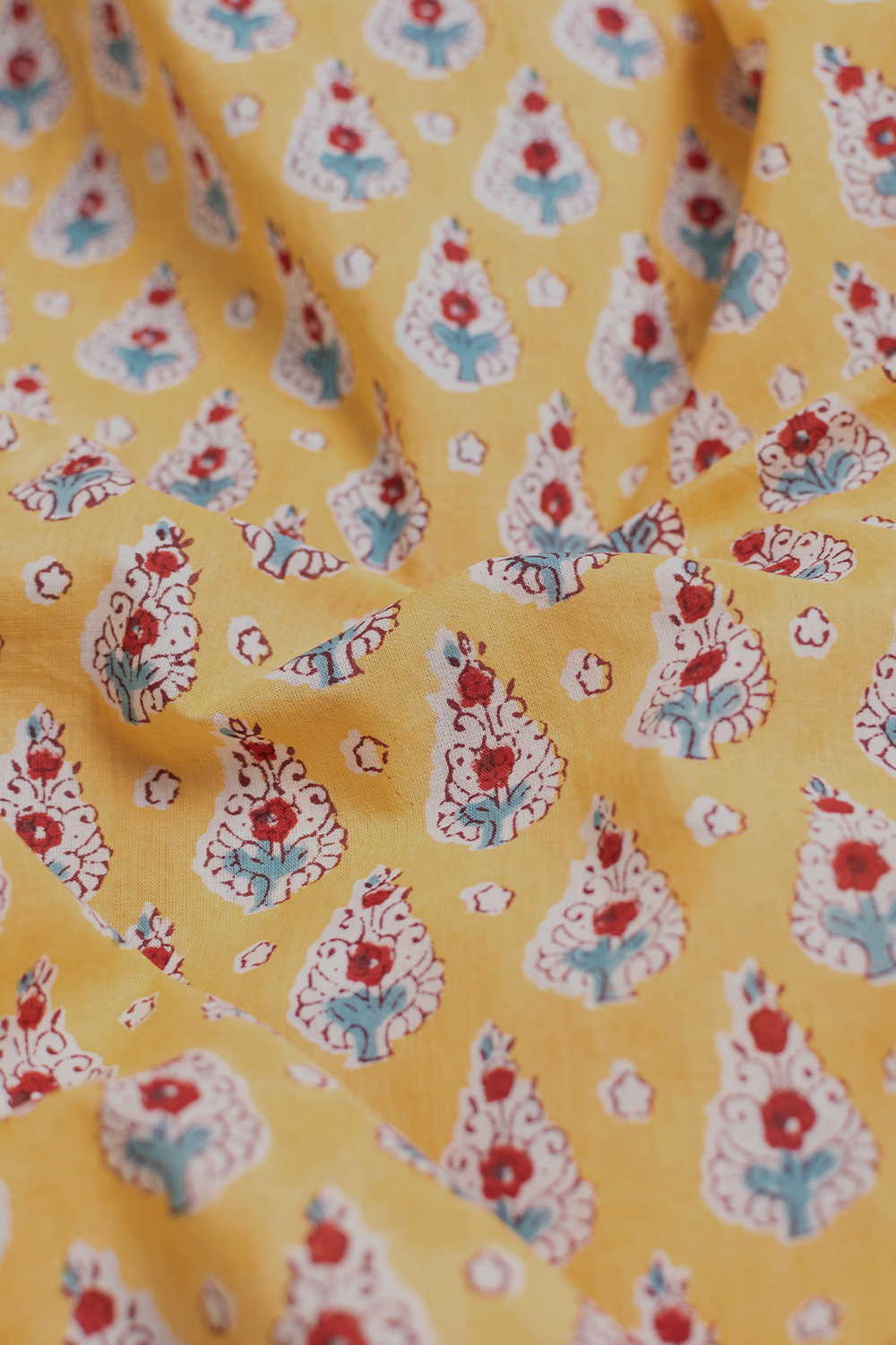 Hand block printed Sanganeri cotton fabric with floral motifs - Matkatus 