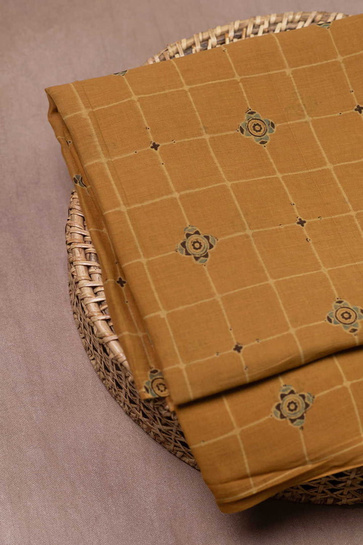 Ajrak Fabric - Matkatus