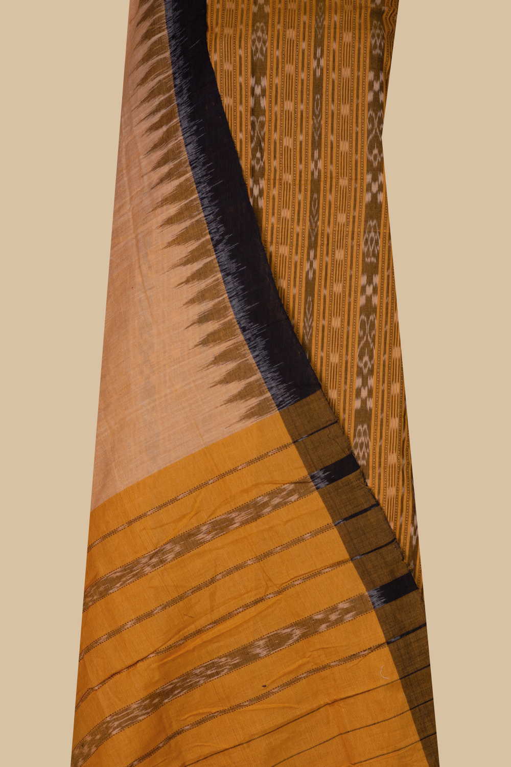 Ikat Suits - Matkatus 