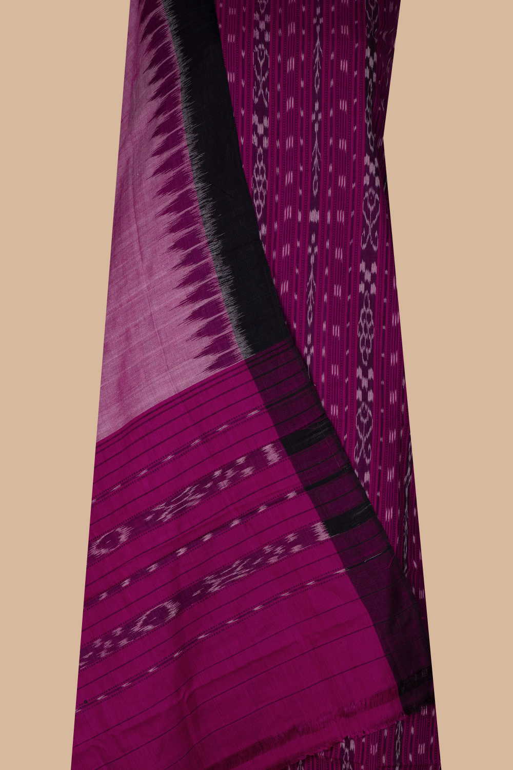 Ikat Suits - Matkatus 
