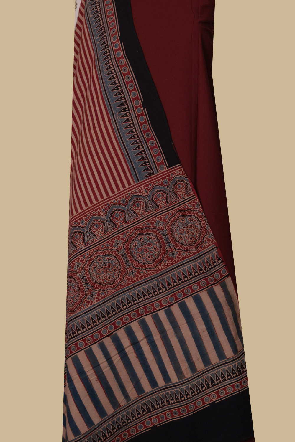 Unstitched Suits - Matkatus 