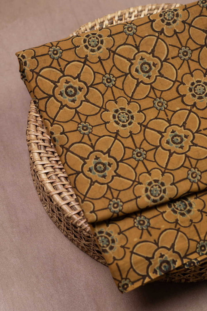 Ajrak Fabric - Matkatus