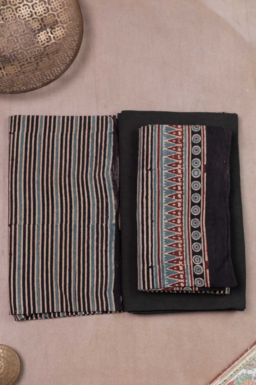 Ajrak Suits-Matkatus 