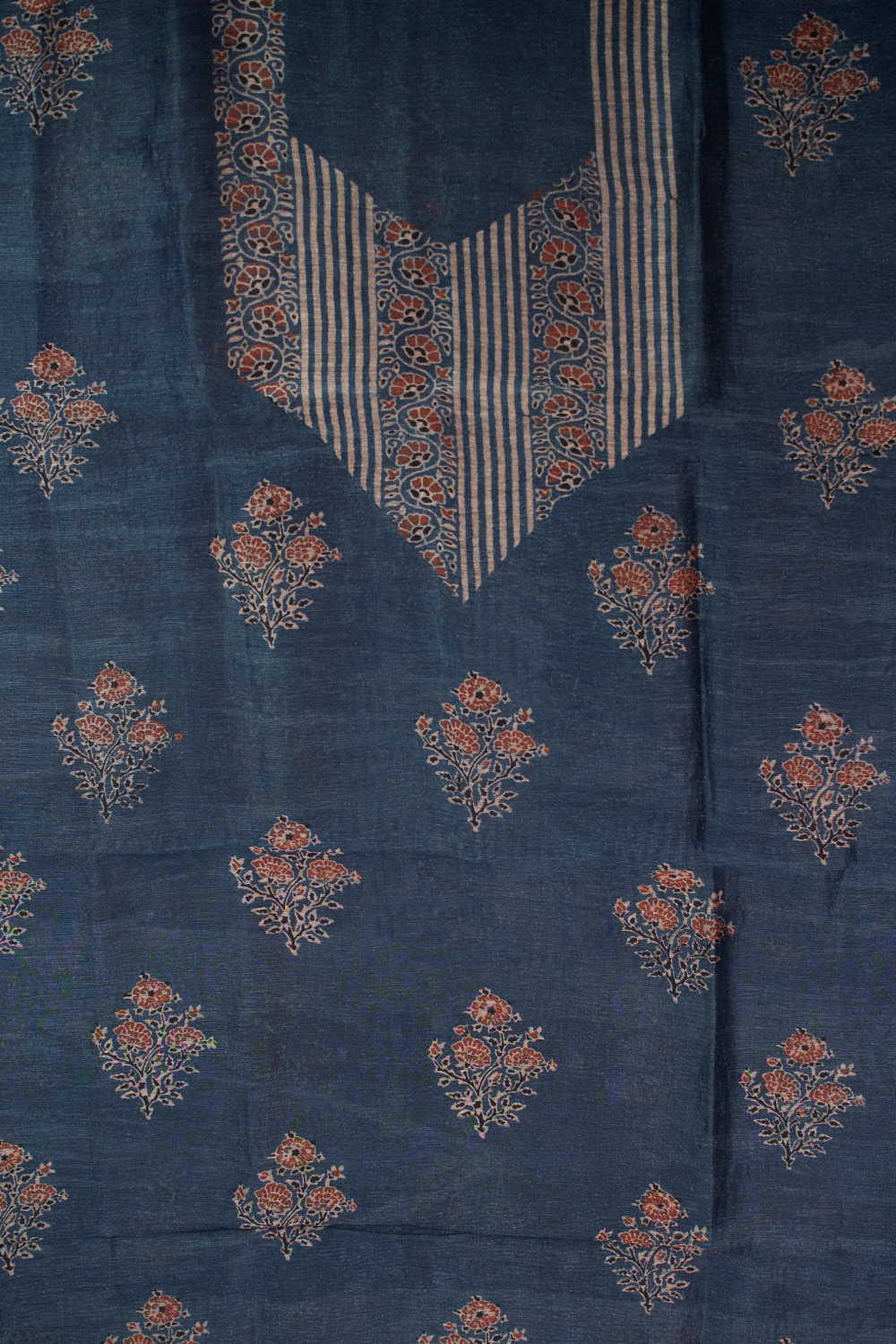 Ajrak Suits - Matkatus 