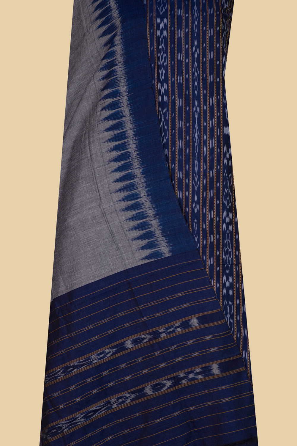 Ikat Suits - Matkatus 