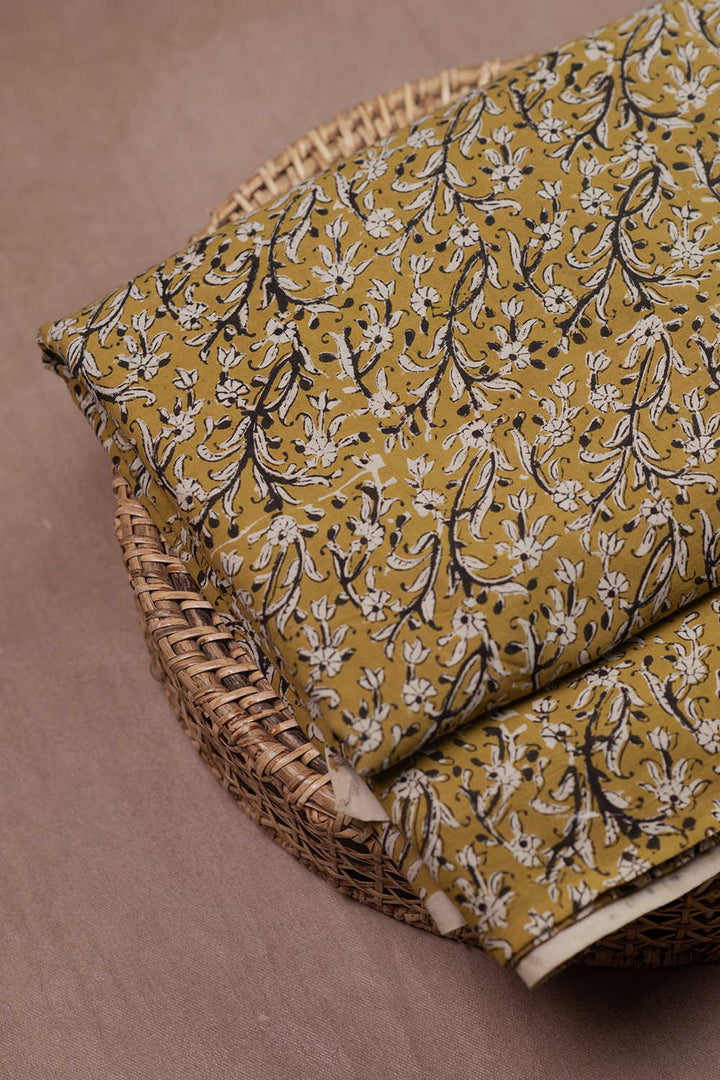 Block Printed Cotton Fabric - Matkatus 