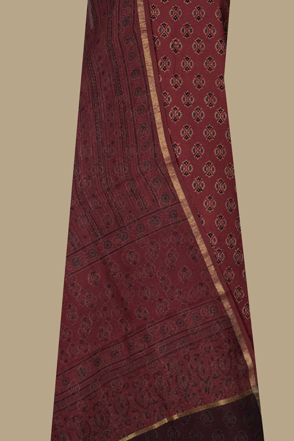 Ajrak Suits-Matkatus 