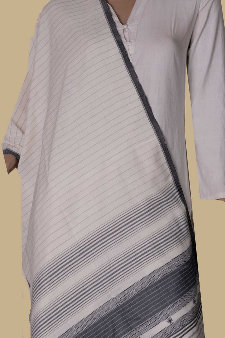 Snow Cream Bhujodi Cotton Stole