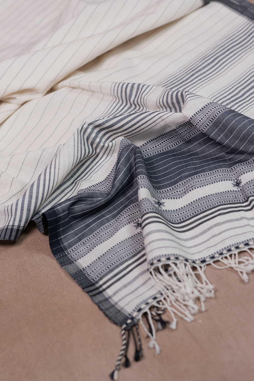 Snow Cream Bhujodi Cotton Stole