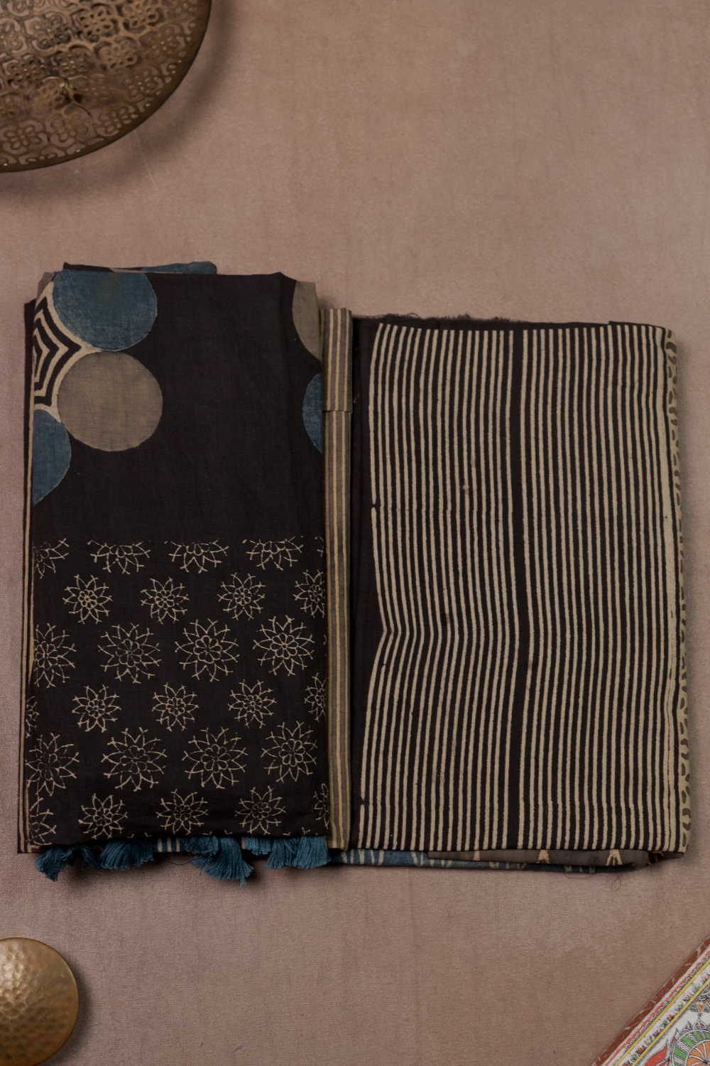 Ajrak Suits - Matkatus