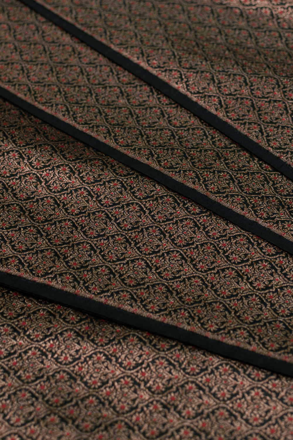 Silk Fabrics-Matkatus 